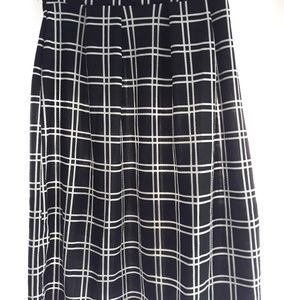 Black and white cute skirt!